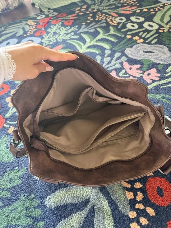 Classic Brown Hobo Bag with Adjustable Strap - Picture 3 of 5